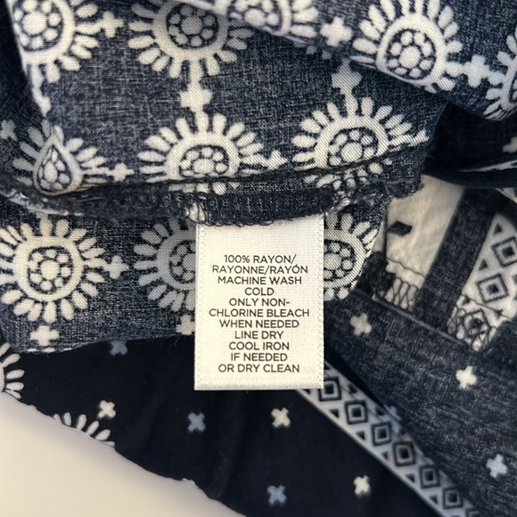 LOFT Ann Taylor Boho Blue & White Floral Flowy 3/4 Bell Sleeve Top Size Small - Picture 7 of 7